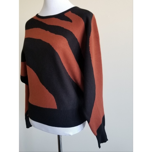 🆕️⬇️Carmen Marc Valvo Eyelash Zebra Print Dolman Sleeve Sweater - Picture 4 of 14